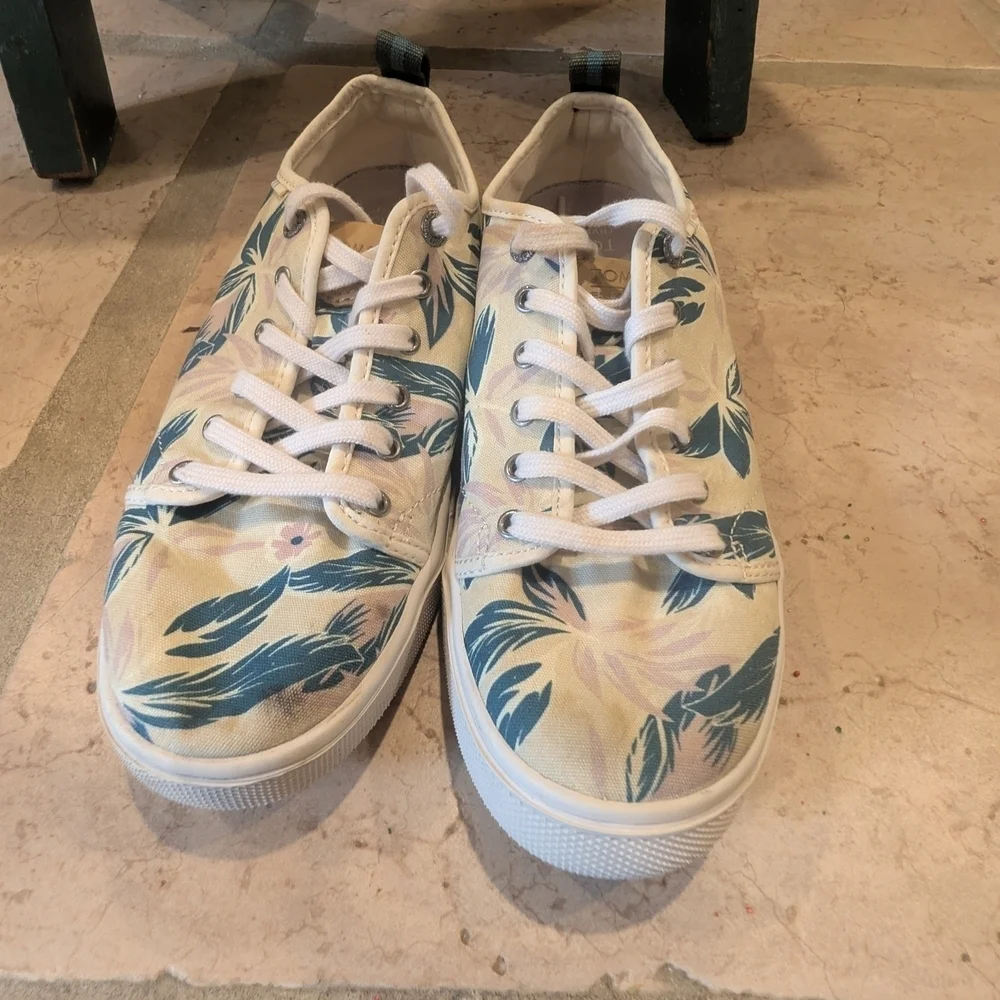 TOMS Lilac Floral Print Travl Lite Women’s Sneaker Size 7.5
